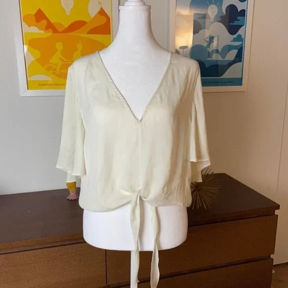 L'ACADEMIE  Cream Tie Flutter Sleeve front top - Picture 3 of 10